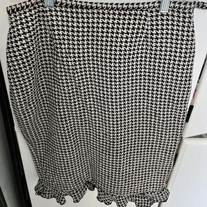 Houndstooth pencil skirt